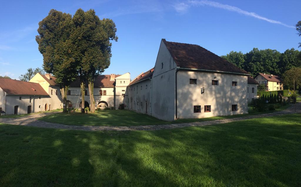 Zamek W Dziegielowie Exteriör bild