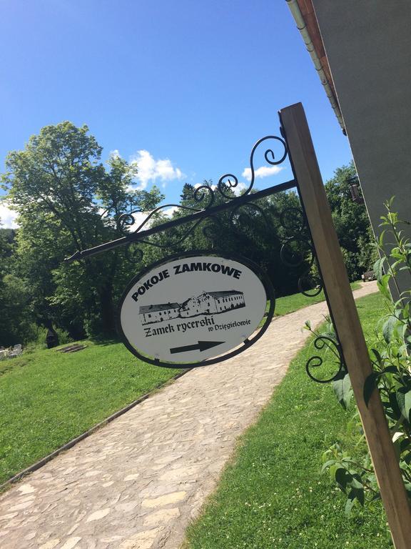 Zamek W Dziegielowie Exteriör bild