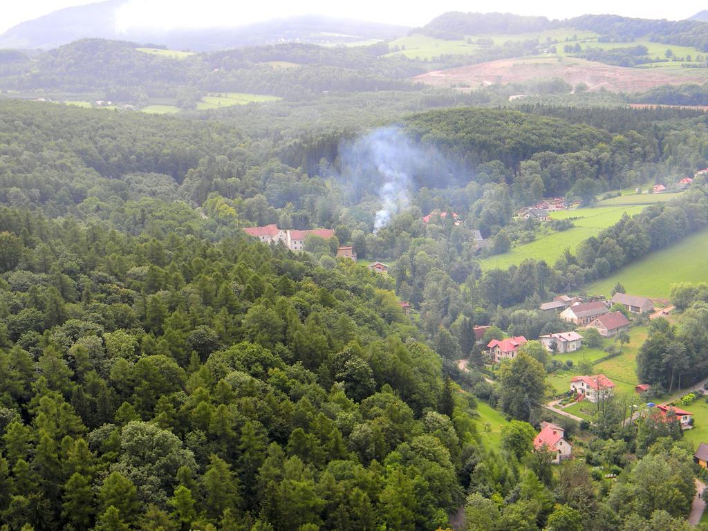 Zamek W Dziegielowie Exteriör bild