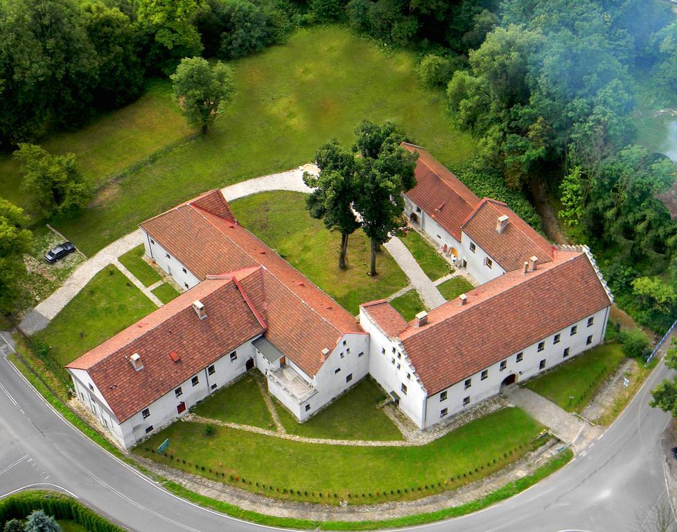 Zamek W Dziegielowie Exteriör bild